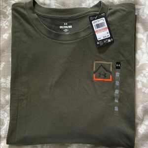 Under Armour Men's Dark Green Tee with Orange Accent